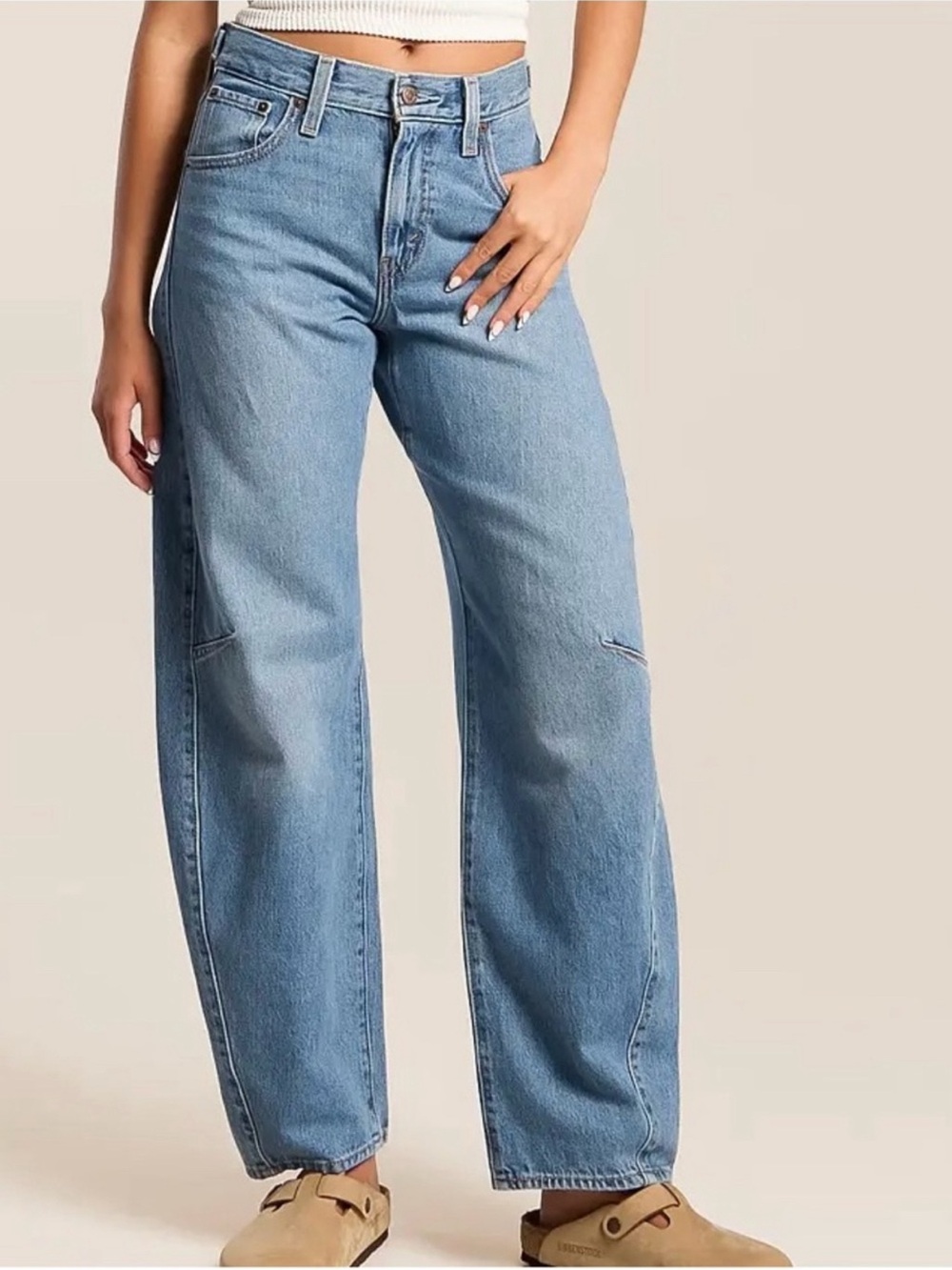 Levi’s Cinch Barrel Jeans Wide Leg Medium Wash Light Distress Fading Size 26 - Picture 2 of 16
